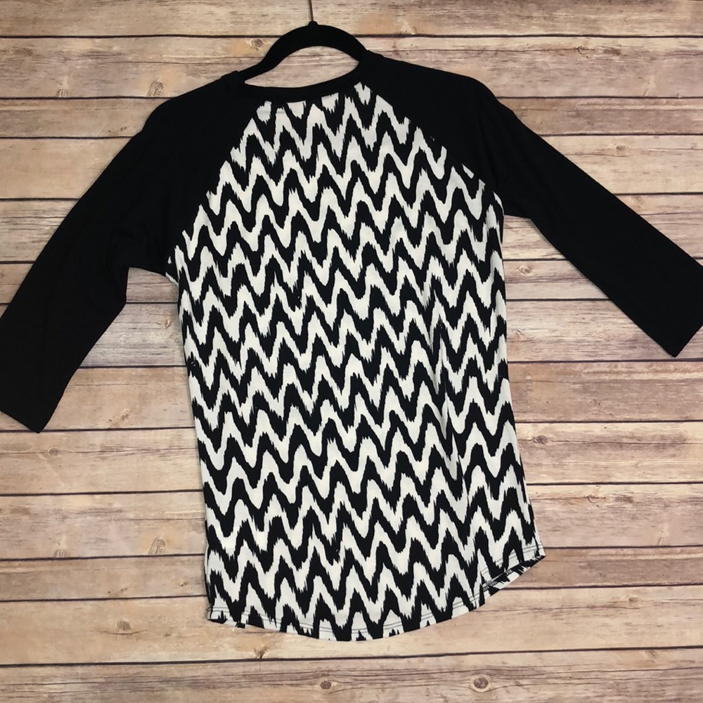 LULAROE || RANDY SHIRT🖤🤍 - Picture 3 of 5